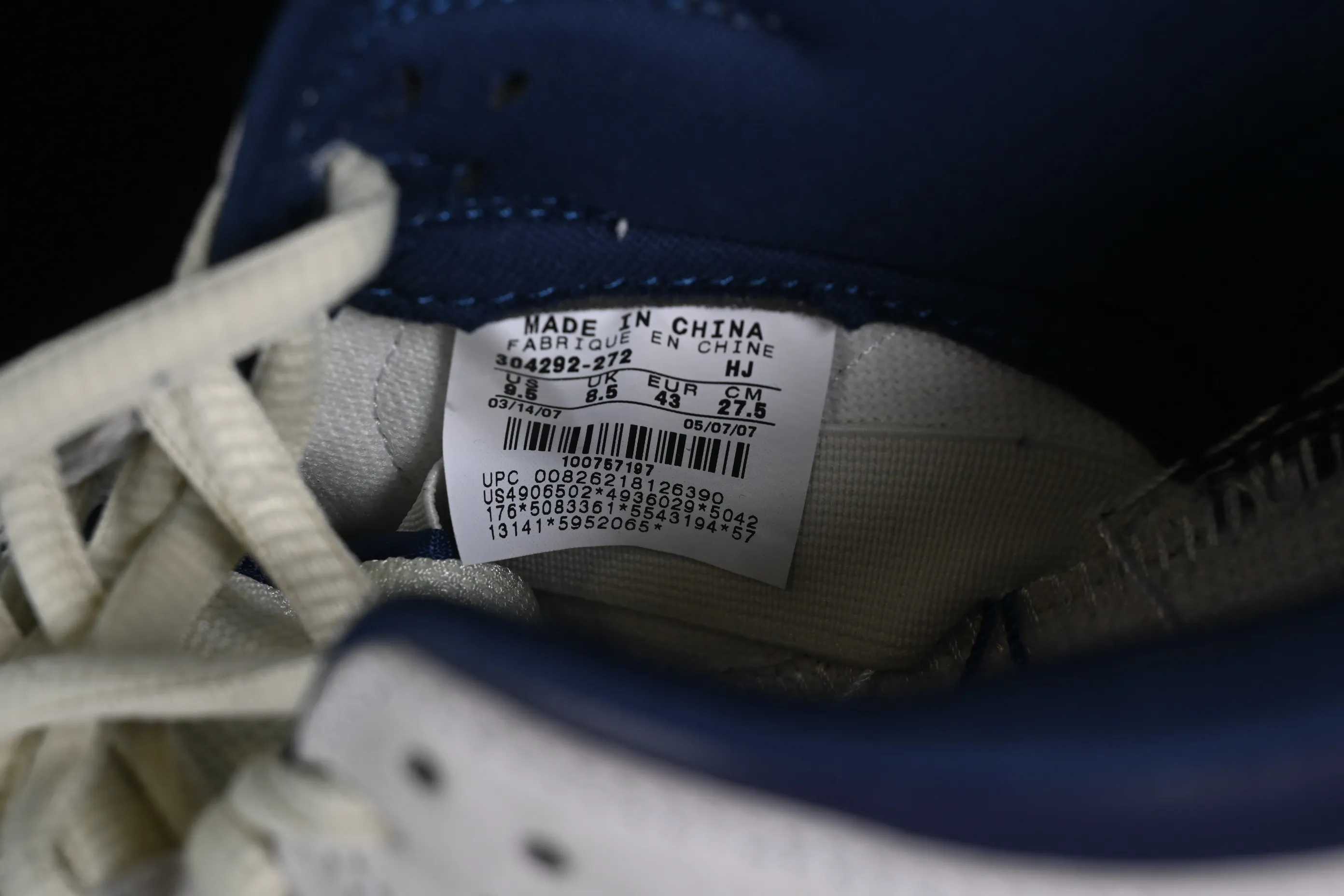 All Categories Nk SB Dunk Series Nk SB Dunk Low Low-top sneakers Foreign trade version Nk Dunk Low Rro "Old Spice" White, blue and gold SB low-top sports and leisure sneakers 304292-272